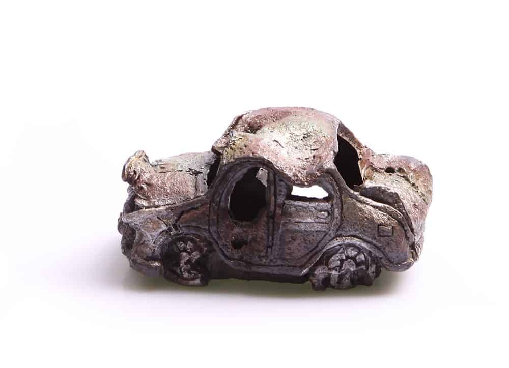 Ornament Ruined Car Sm 16x8cm-1